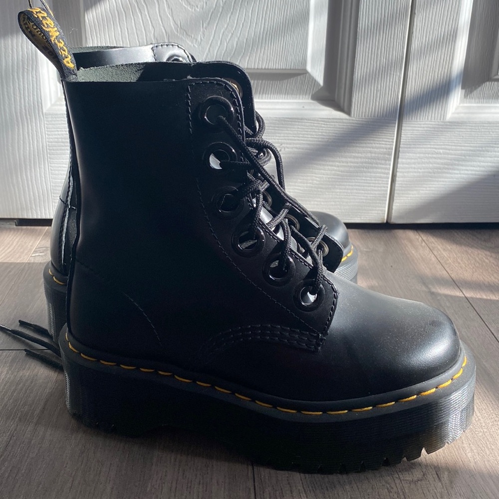 Dr. Martens Molly